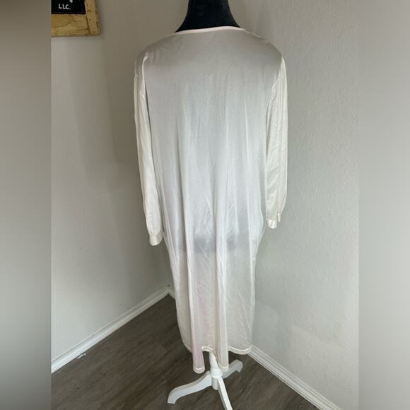Texsheer XXL- nigh gownt- Silky white nylon- sleeves- lace pink design buttons - Picture 5 of 8